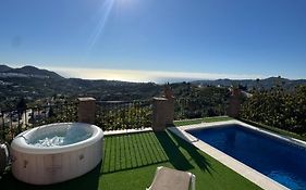 Villa En Frigiliana Con Piscina, Jacuzzi Y Espectaculares Vistas